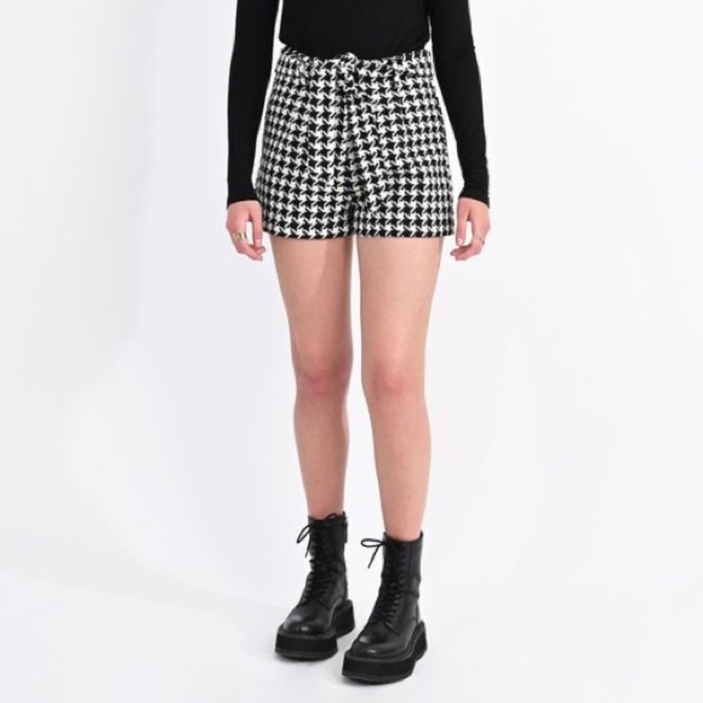Lili Sidonio Houndstooth Shorts